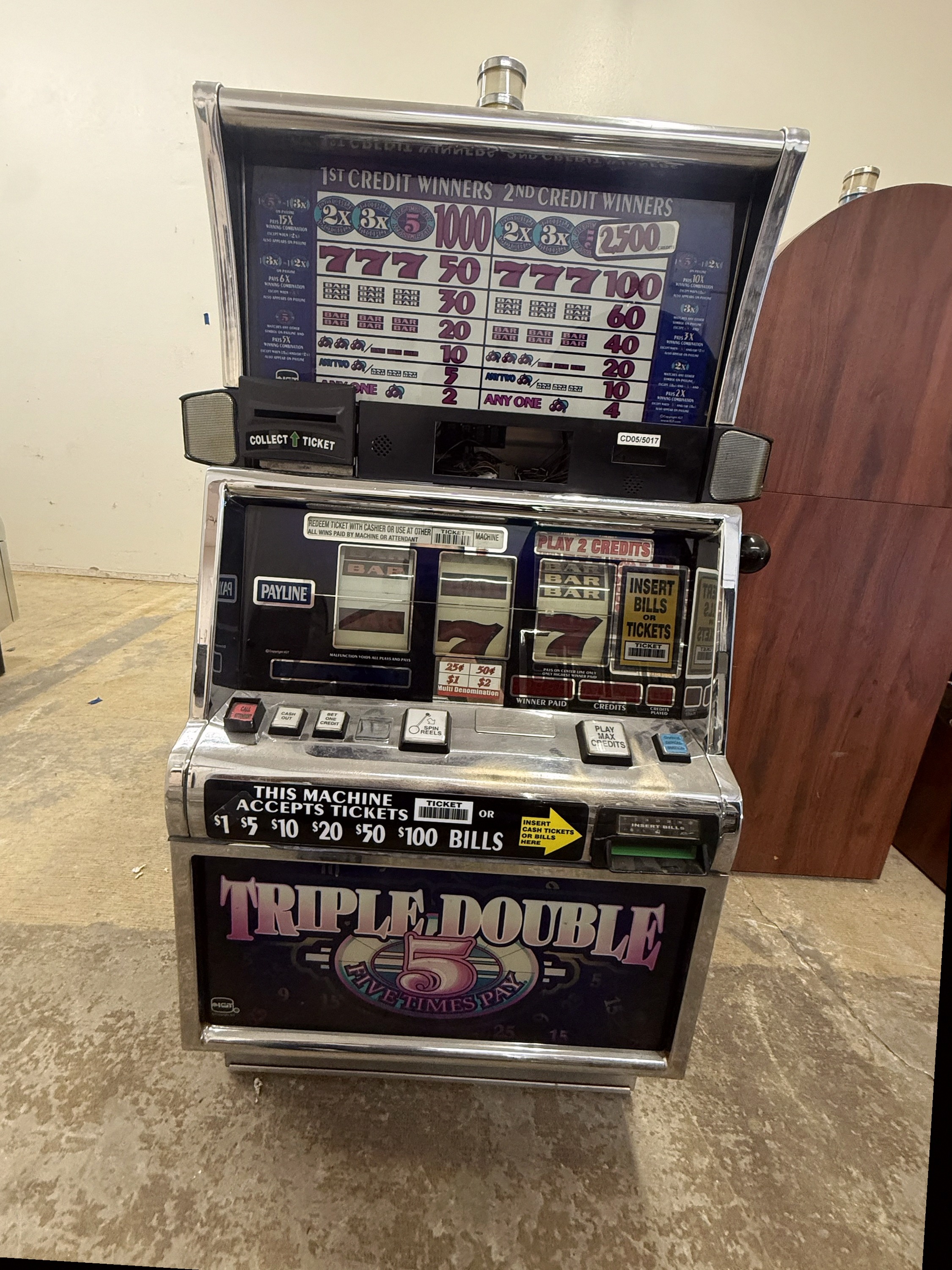 IGT S2000 Triple Double 5 Times Pay Spinner
